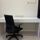 مكتب وكرسي