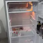 ثلاجه وسط مستعمله شبه جديده مافيها ولا شي