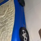 سرير اطفال على شكل سيارة