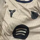 للبيع تيشيرت برشلونه مقاس M ميديم