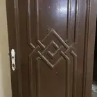 باب خشب بني