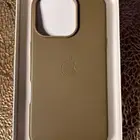 كفرات ايفون 16 جلد طبق الأصل بشعار ابل Apple مع الماق سيف