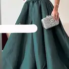 فستان سهرة وملكه