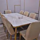 طاولة طعام شبه جديد