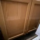 مطبخ مستعمل مع رخام نظيف فيه ملاحضات