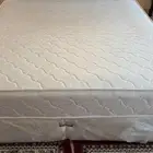 سرير مع طاولتين