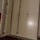 دواليب مع تسريحه وسرير للبيع