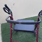 مشاية طبية ذات عجلات للمسنين عكاز بأربع عجلات لي محتاجه