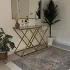 مجلس كامل. مع طاولات وسجاد ومدخل