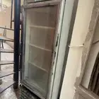 ثلاجة عرض عالشرط شغال ويبرد يحتاج فقط تنظيف