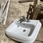 باب المنيوم ومغاسل للبيع
