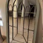 مرايه وطاوله ولوحه