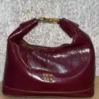 للبيع شنطة نسائية أنيقة لون أحمر غامق