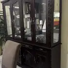 دولاب وطاولة طعام
