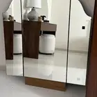 طاوله ومرايه