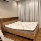 سرير خشبي نفرين من هوم بوكس وطراحه