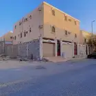 للبيع عمارة سكنية في حي طيبة بدخل 7  96 ألف سنوي