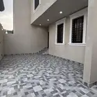 للبيع شقه ارضيه 6 غرف مع حوش من 570 الف بالمحاله ابها