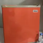 للبيع غساله سامسونج وثلاجه صغيره لغرف النوم
