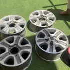 جنوط جيب لكزز 2002 بس باقي لها ثلاث اكواع من الزينه و تلميع