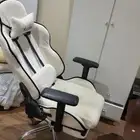 كرسي ليدرز ابيض