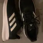 سبورت اديداس صناعه اندونيسيه بحاله ممتازه غير مستعمل