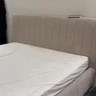 سرير للبيع مع مرتبة