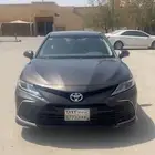 كامري 2022 LE ستاندر بني غامق ممشى قليل