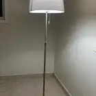 مصباح ايكيا للبيع لعدم الحاجة اللون ابيض