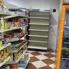 رفوف بقالة او محل تجاري مستخدمة نظيفة بسعر مميز