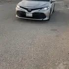 كامري هايبرد اللون ذهبي شبه الجديده