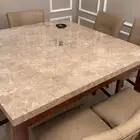 طاولة طعام