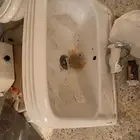 مغاسل للبيع معها بعض ادوات السباكه