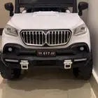 سيارة شحن ومعها ريموت