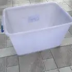 علب بلاستيكية بأحجام مختلفة