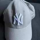 كاب نيو ايرا استعمال بسيط جدا ما كمل شهر سليم بالكامل