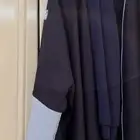 عباية كحلي وأزرق فاتح لبس ساعه واحده