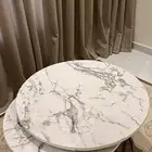 طاولتين كبيره ووسط لون ابيض