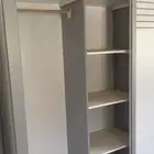 دولاب خشب وكرسي بدون طراحه