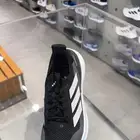 حذاء رياضي من اديداس