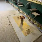 طاولة مع اربع طاولات خدمات