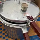 للبيع اثنين قدور تربو مقاس 9 نظيفه مستخدم نظيف