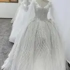 فستان زفاف بتصميم أنيق وبأكمام فرنسي