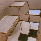 طاولة شبكة بثلاث ارفف جديدة .