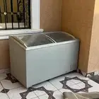 فريزر تصلح للي عنده بقاله أو محل يستفيد منها الفريزر شرط