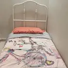 سرير بحالة جيدة جدا مع المرتبة