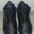 جزمة نايك اير جوردنز مقاس 43 شبه جديدة