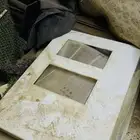 وجار رخام ثقيل وكبير