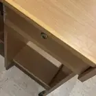 طاوله و كرسي