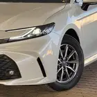 للبيع كامري 2025 أبيض ستاندر E ( أصفار صادر لوحة )